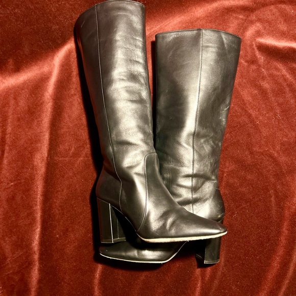 Stuart Weitzman Black leather knee boots. - Picture 6 of 11